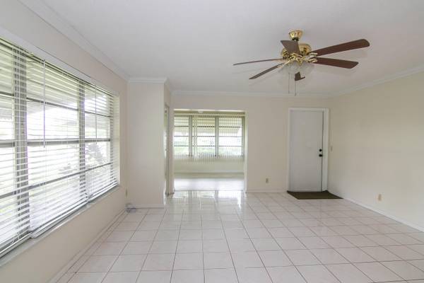 Lake Worth, FL 33462,1086 S Oakridge CIR