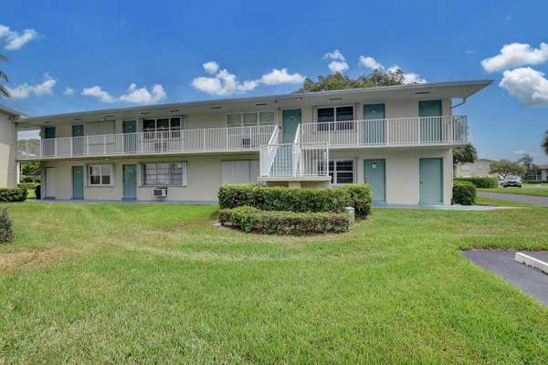 Boynton Beach, FL 33435,240 W Horizons 201