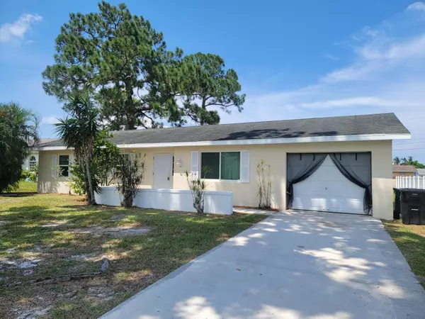 141 SE Dwight AVE, Port Saint Lucie, FL 34983