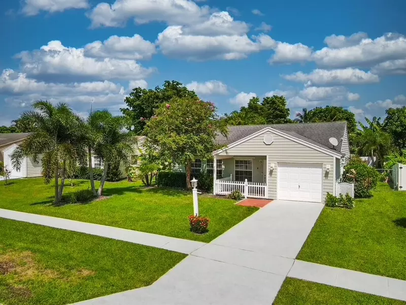 5247 W Canal CIR, Lake Worth, FL 33467