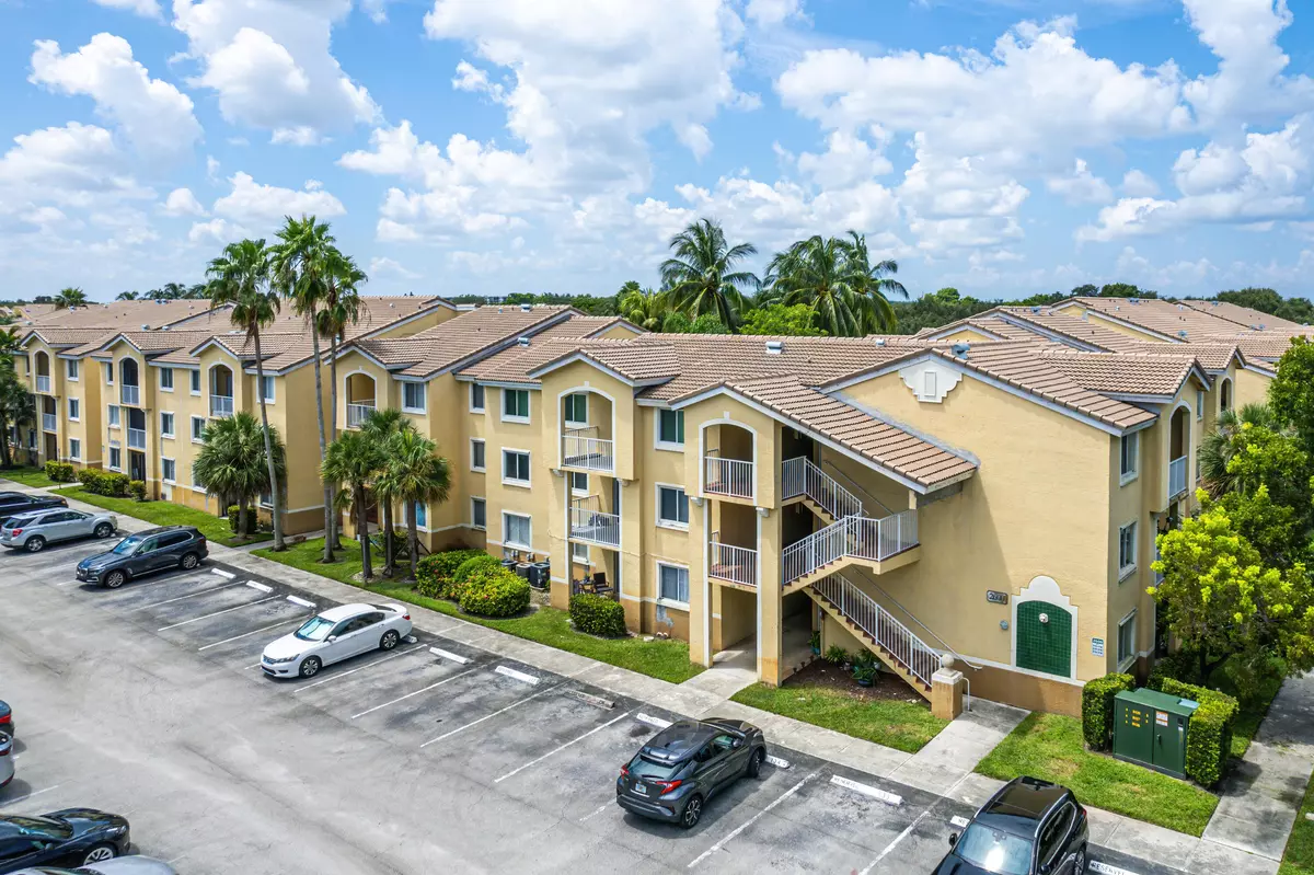 Davie, FL 33328,2600 S University DR 215