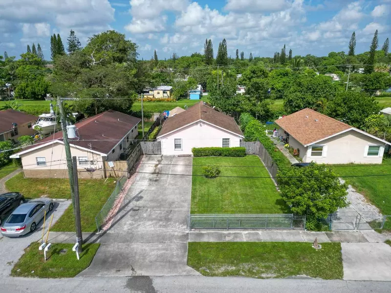 525 Fleming AVE, Greenacres, FL 33463