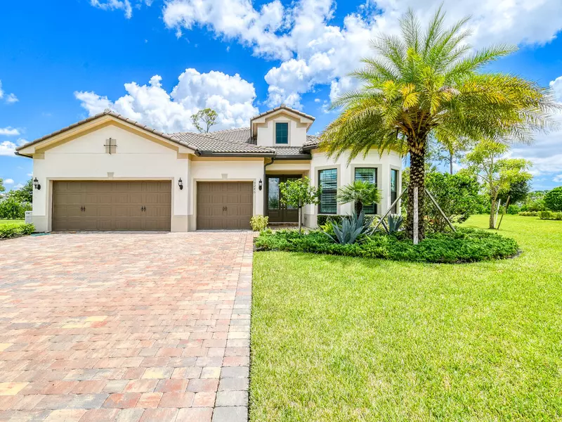 9246 Balsamo DR, Palm Beach Gardens, FL 33412