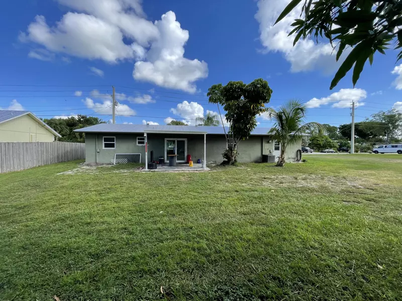 726 SW Lakehurst DR, Port Saint Lucie, FL 34983