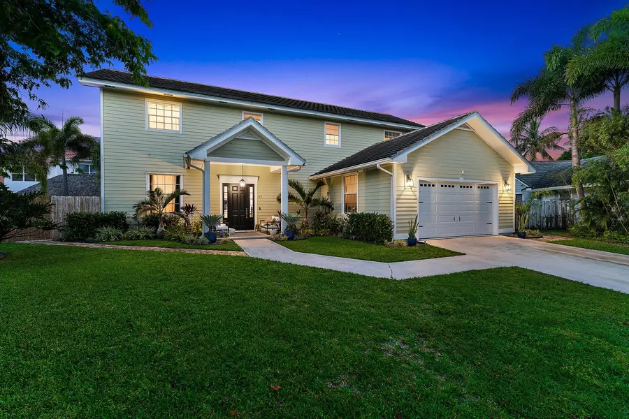 97 Beechwood TRL, Tequesta, FL 33469