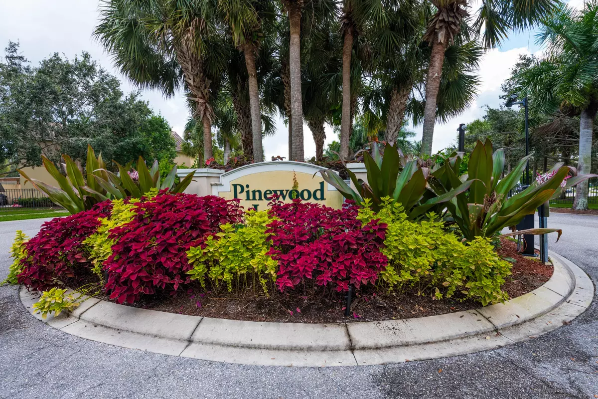 Greenacres, FL 33415,1163 Pinewood Lake CT