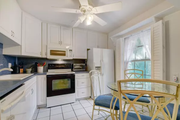 Lake Worth, FL 33467,330 Cape Cod CIR B