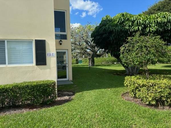 Boynton Beach, FL 33435,12 Colonial Club DR 105