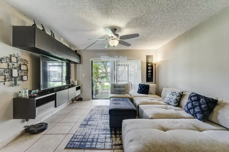 37 Seville CIR #1-50, Davie, FL 33324