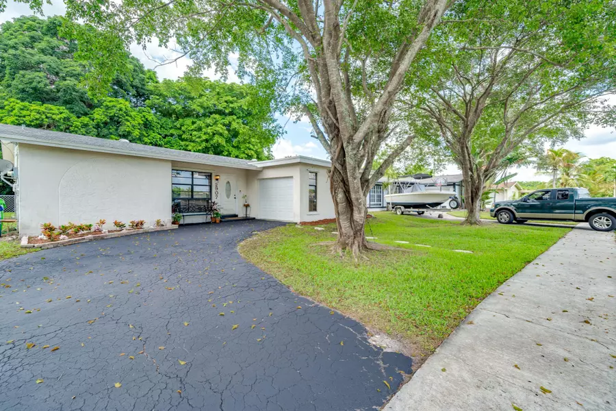 2907 NW 123rd TER, Sunrise, FL 33323