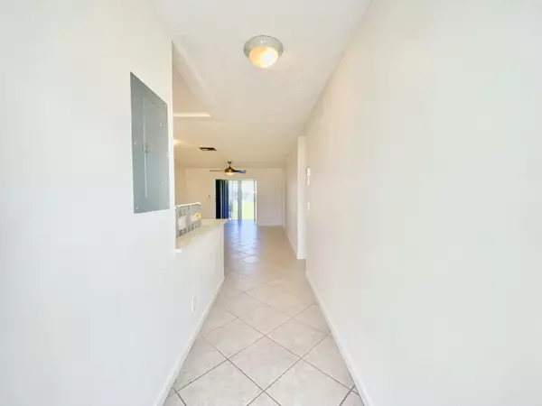 Boynton Beach, FL 33426,500 SW Golfview TER 128