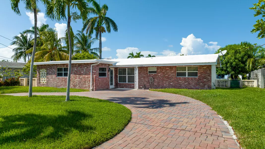 303 SW 14th PL, Boca Raton, FL 33432