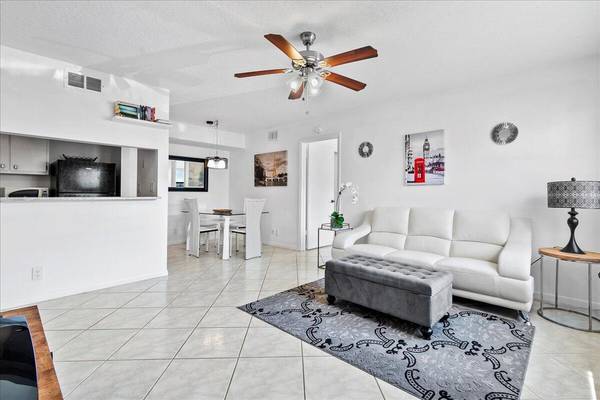 Lake Worth, FL 33467,7082 Golf Colony Court 103