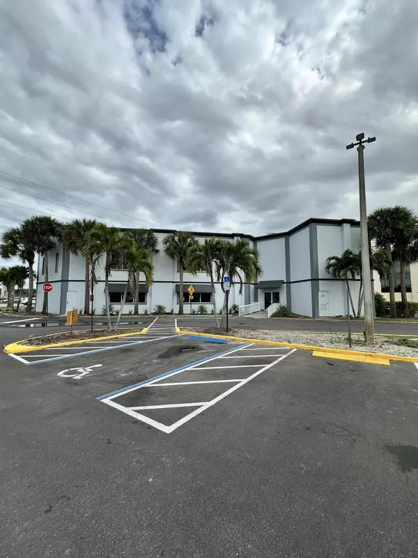 905 NE Prima Vista BLVD, Port Saint Lucie, FL 34952