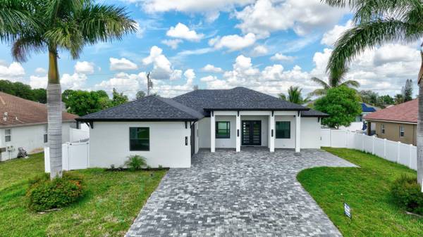 1601 SW Neptune AVE, Port Saint Lucie, FL 34953