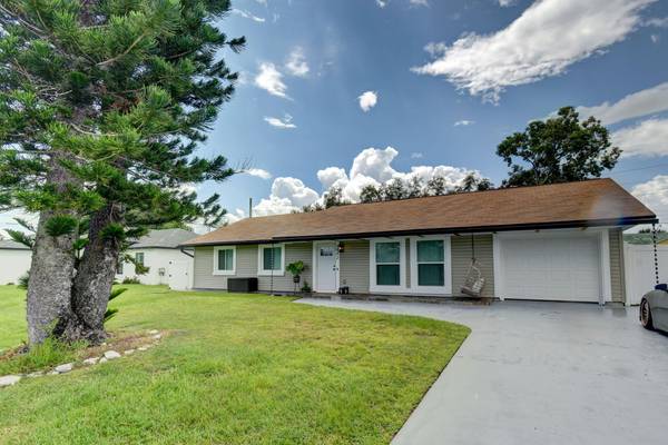 662 SE Chapman AVE, Port Saint Lucie, FL 34984