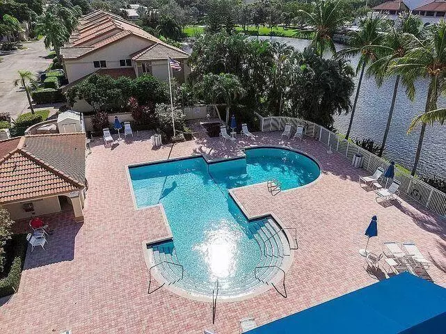 6829 Via Regina, Boca Raton, FL 33433