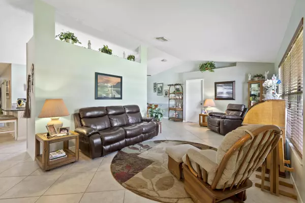 Port Saint Lucie, FL 34953,573 SW Aster RD