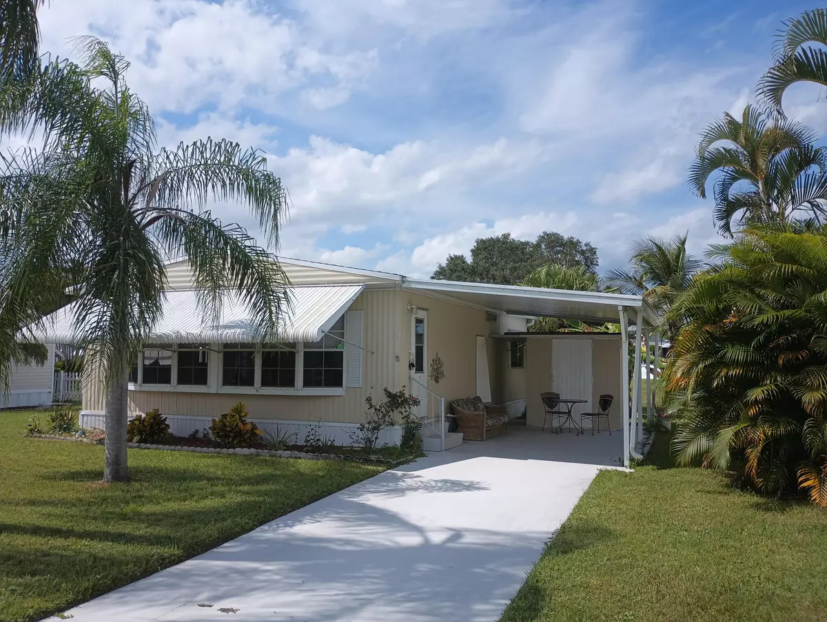 Port Saint Lucie, FL 34952,5 Violetta LN