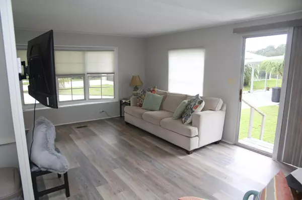 Port Saint Lucie, FL 34952,5 Violetta LN