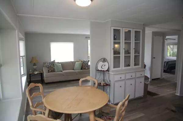 Port Saint Lucie, FL 34952,5 Violetta LN