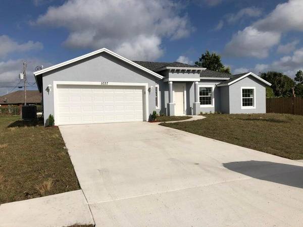 621 SE Prineville ST, Port Saint Lucie, FL 34983