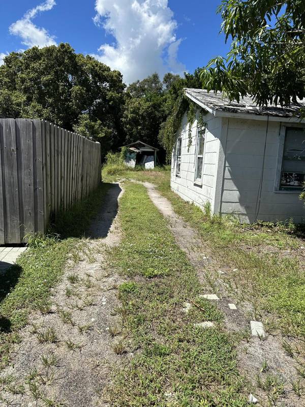 Fort Pierce, FL 34950,307 N 17th ST