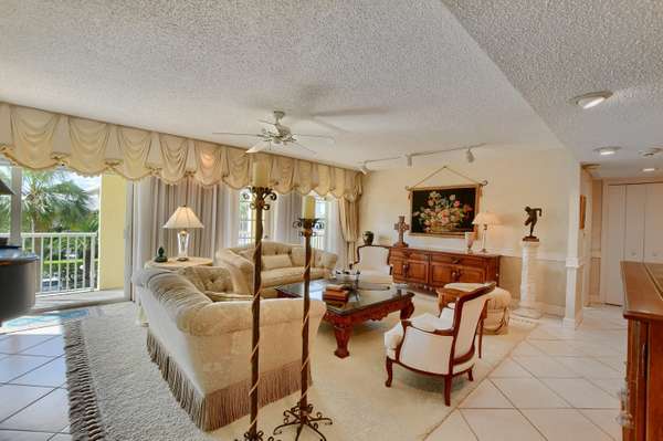 Boca Raton, FL 33432,951 De Soto RD 330