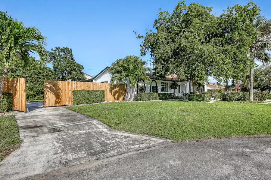 3209 Tropical TRL, Lake Worth, FL 33462