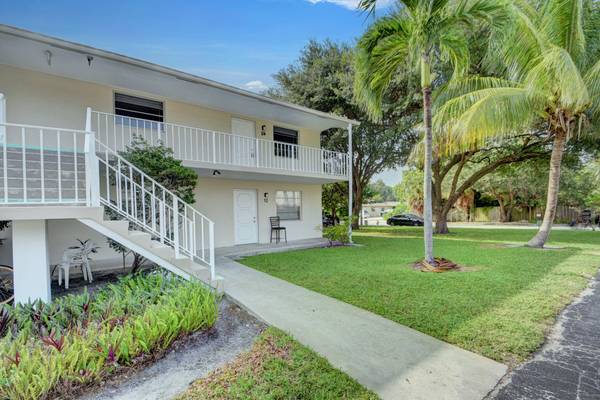 Lake Worth Beach, FL 33460,1733 N 3rd AVE 24