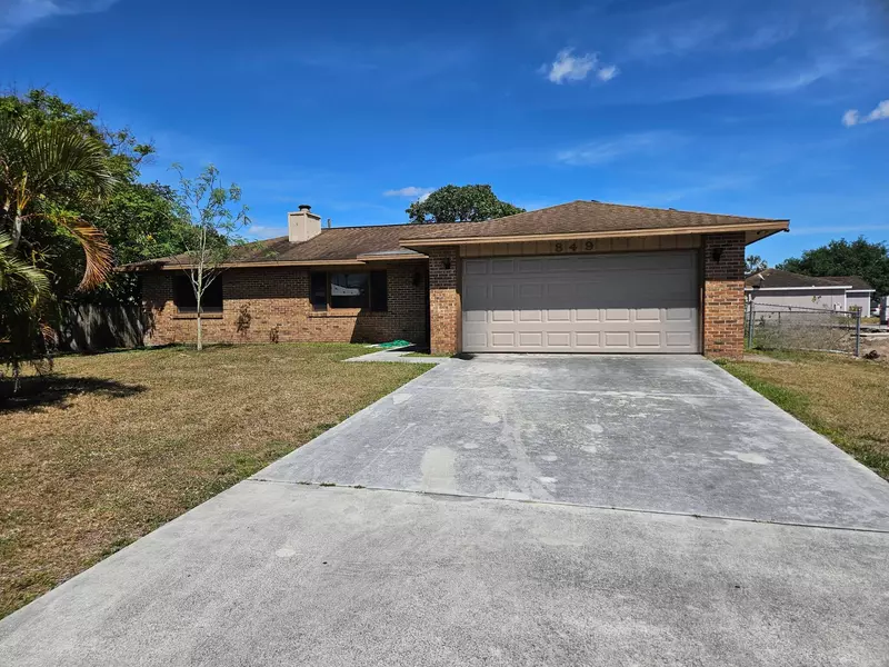 849 SW Carmelite ST, Port Saint Lucie, FL 34983