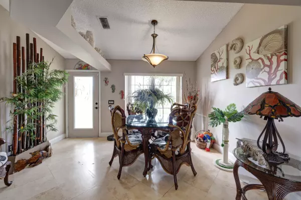 Port Saint Lucie, FL 34983,985 SE Bywood AVE