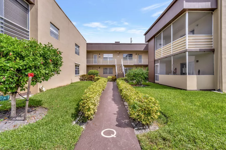 801 Burgundy Q, Delray Beach, FL 33484