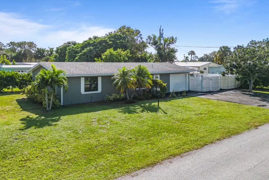 3197 NE Lake AVE, Jensen Beach, FL 34957