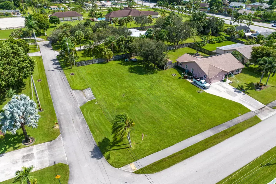 7386 Seabreeze DR, Lake Worth, FL 33467