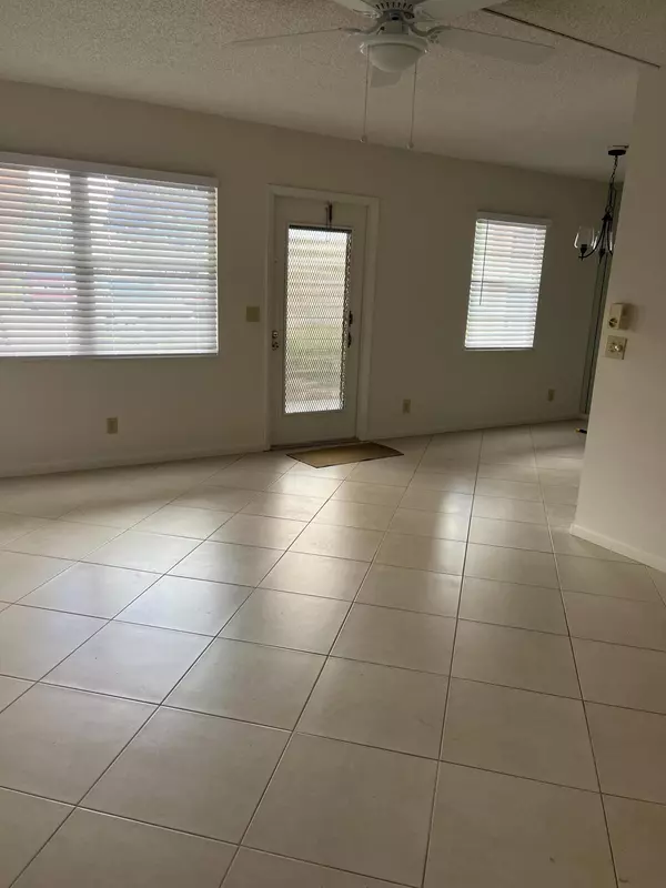 1019 Wolverton A, Boca Raton, FL 33434