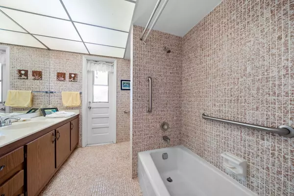 12068 NW 27th DR Coral Springs, FL 33065