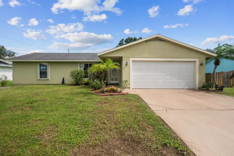 469 NW Reading LN, Port Saint Lucie, FL 34983