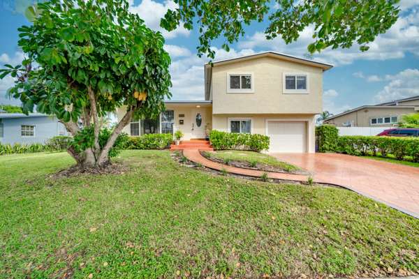 Pembroke Pines, FL 33024,7511 NW 1st CT