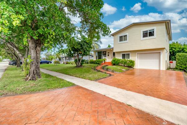 Pembroke Pines, FL 33024,7511 NW 1st CT