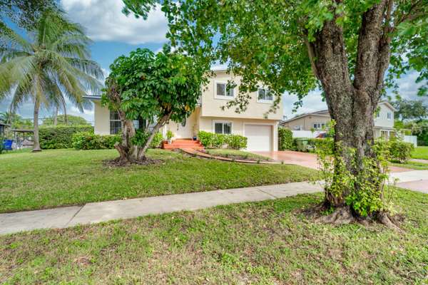 Pembroke Pines, FL 33024,7511 NW 1st CT