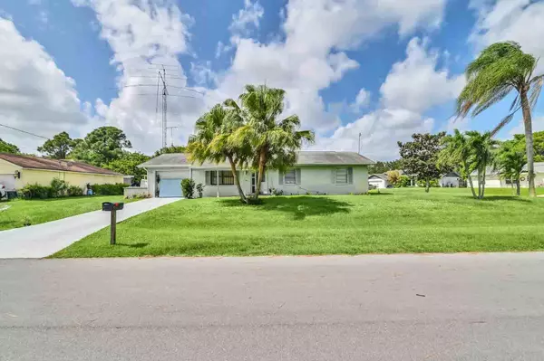 2102 SW Wayne ST, Port Saint Lucie, FL 34984