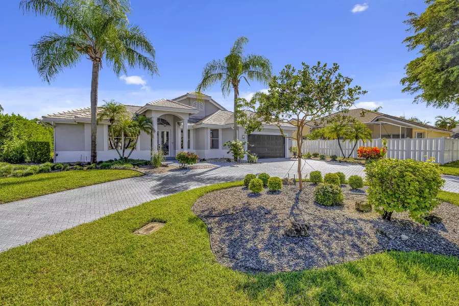 943 Greensward LN, Delray Beach, FL 33445