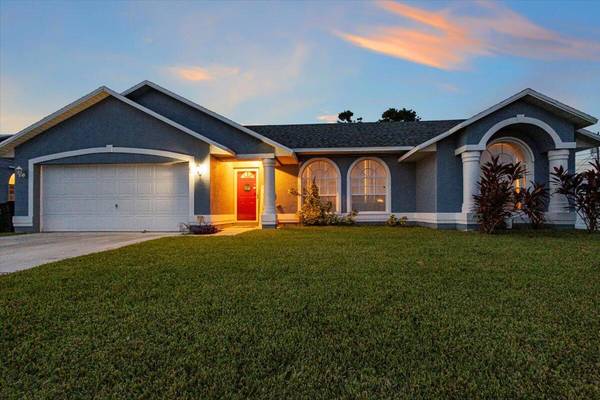 1371 SE Appamattox TER, Port Saint Lucie, FL 34952