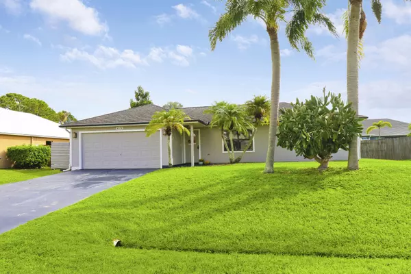 4626 SW Fallkirk ST, Port Saint Lucie, FL 34953