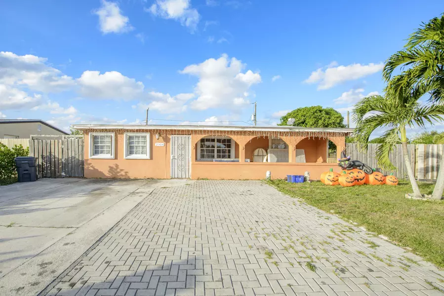 2904 Vassallo AVE, Lake Worth, FL 33461