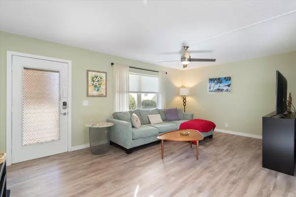 Delray Beach, FL 33445,199 Burgundy E AVE