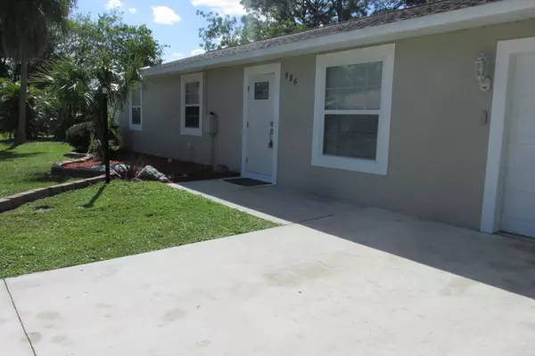 Port Saint Lucie, FL 34983,986 SE Proctor LN