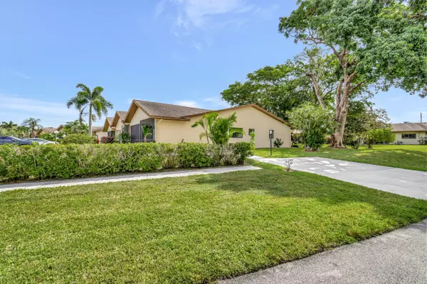 Delray Beach, FL 33484,5820 Doris CT