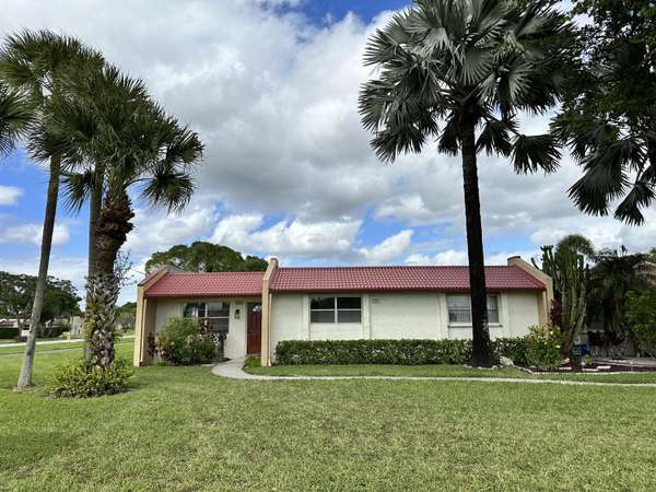 101 Golden River DR, West Palm Beach, FL 33411